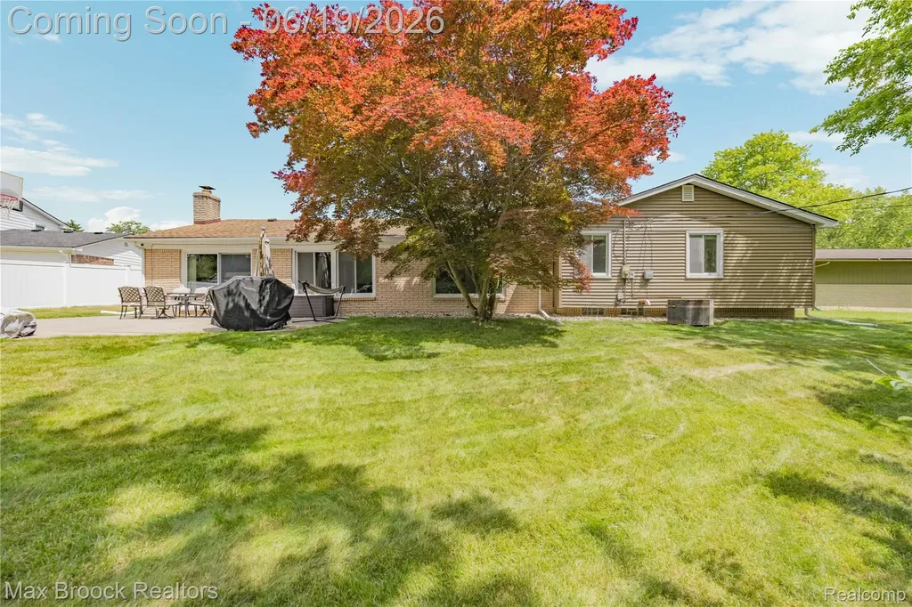 25551 Kilreigh Drive Farmington Hills City MI 48336