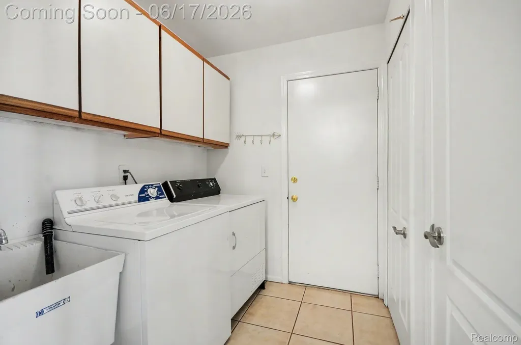 16569 Congress Drive Clinton Charter Township MI 48038