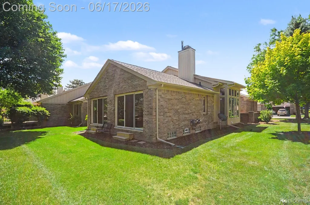 16569 Congress Drive Clinton Charter Township MI 48038