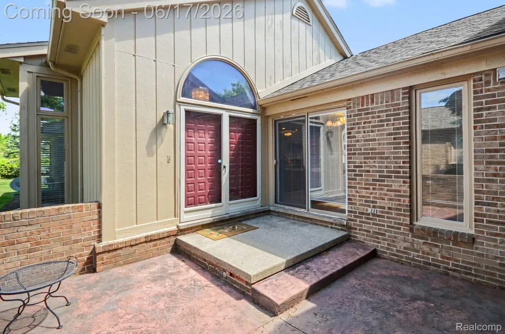 16569 Congress Drive Clinton Charter Township MI 48038