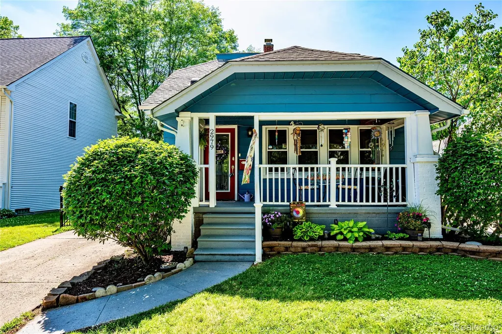 2979 Royal Avenue Berkley City MI 48072