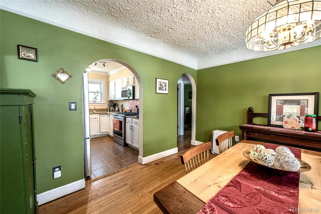 2979 Royal Avenue Berkley City MI 48072