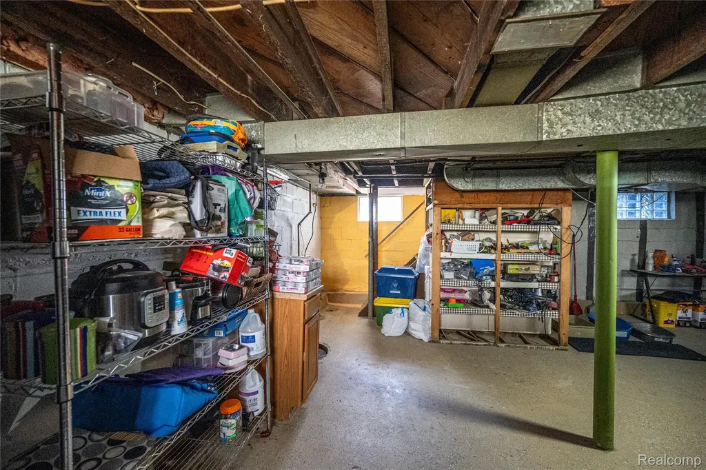 2979 Royal Avenue Berkley City MI 48072