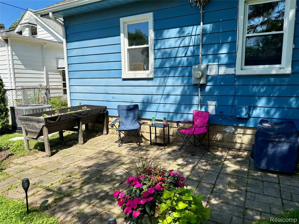 2979 Royal Avenue Berkley City MI 48072
