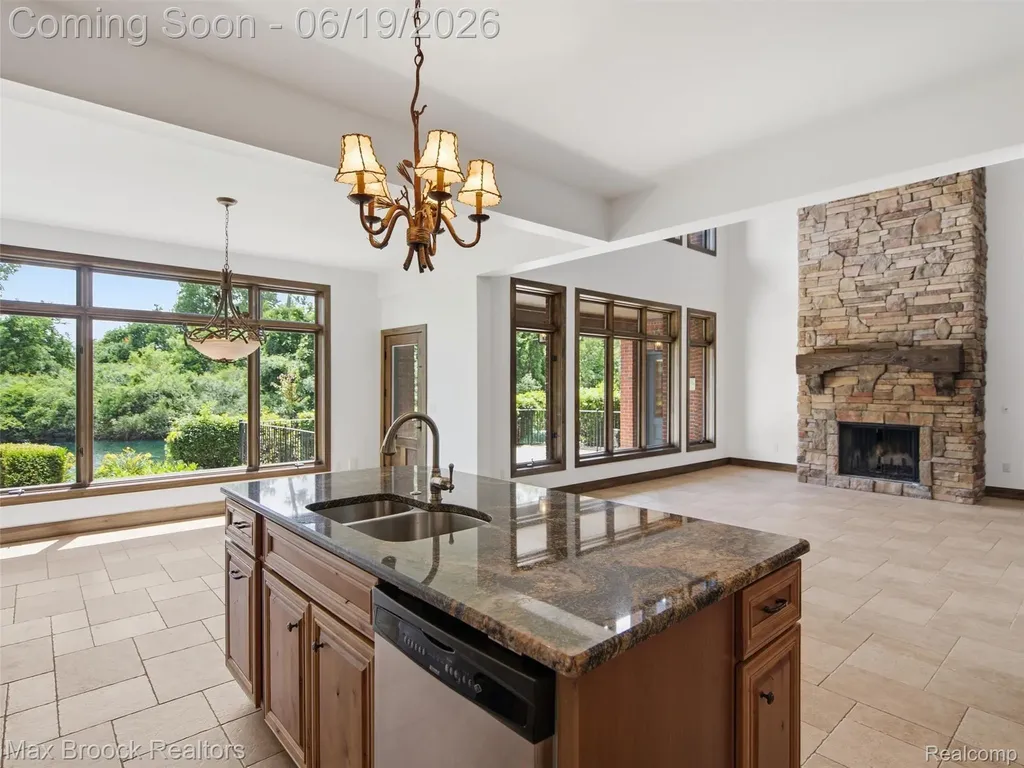 7822 Firestone Lane Washington Township MI 48094