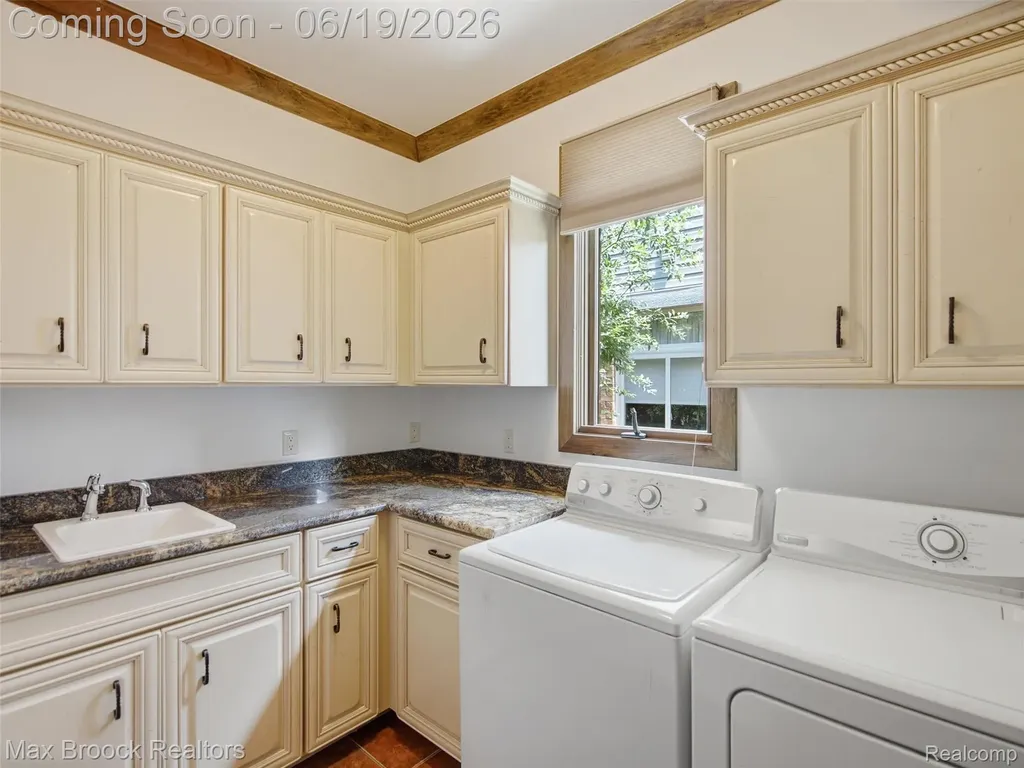 7822 Firestone Lane Washington Township MI 48094