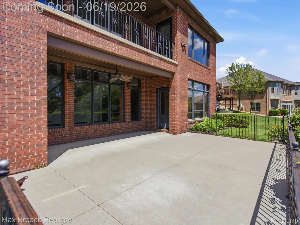 7822 Firestone Lane Washington Township MI 48094