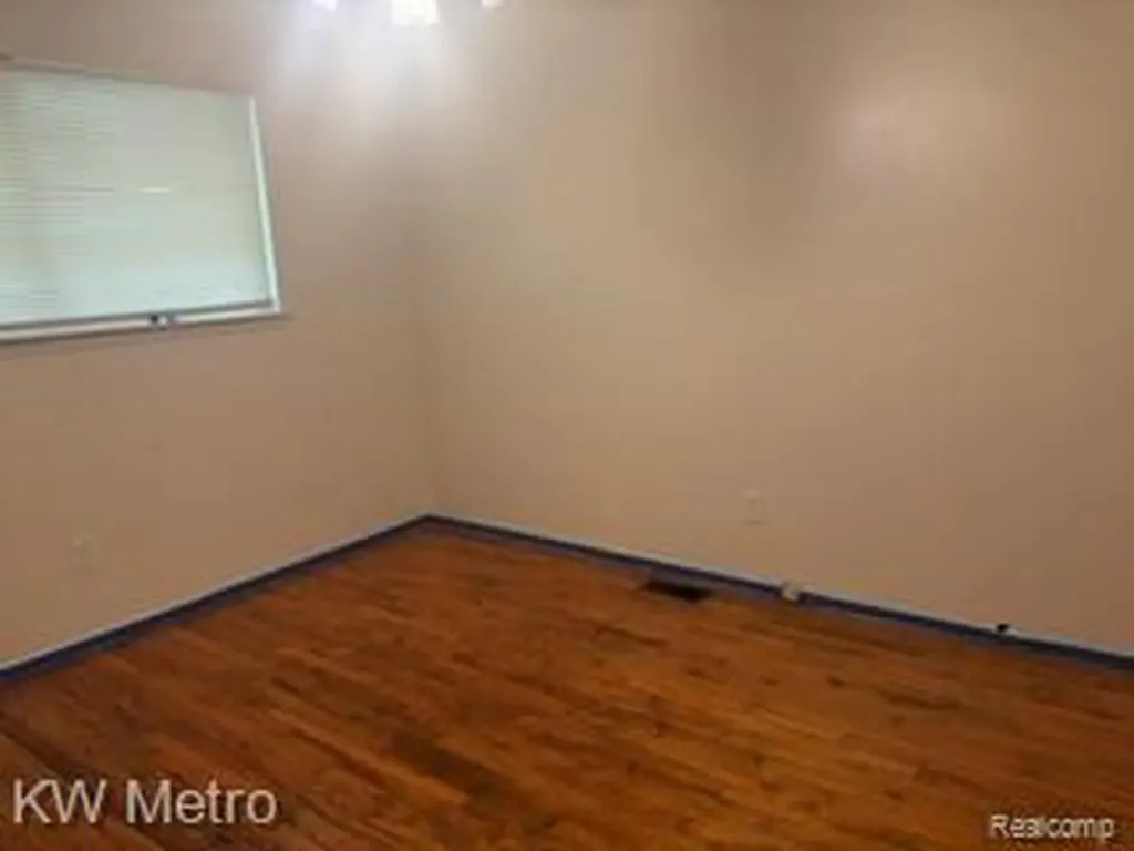 19394 Algonac Street Detroit City MI 48234