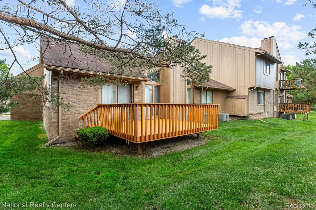 6153 Westbrooke Drive West Bloomfield Charter Township MI 48322
