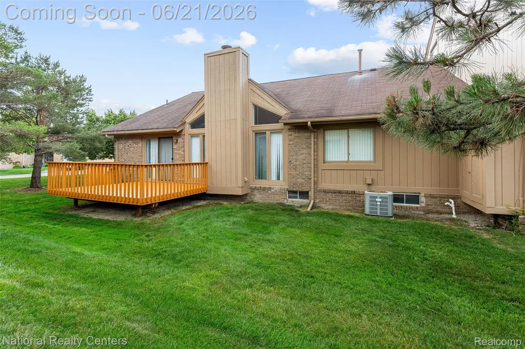 6153 Westbrooke Drive West Bloomfield Charter Township MI 48322