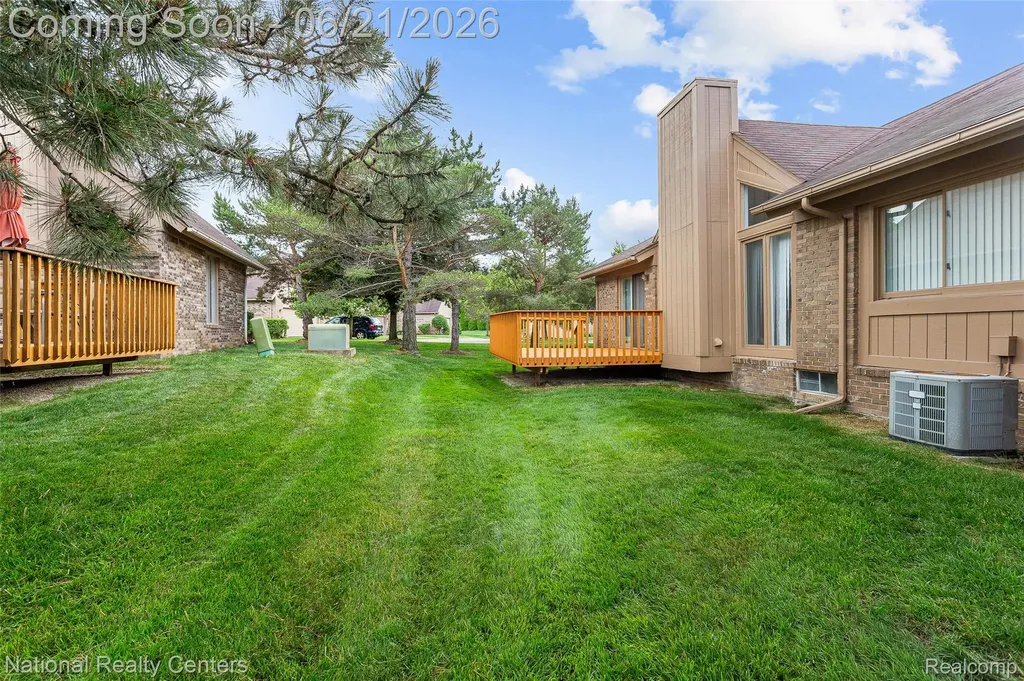 6153 Westbrooke Drive West Bloomfield Charter Township MI 48322