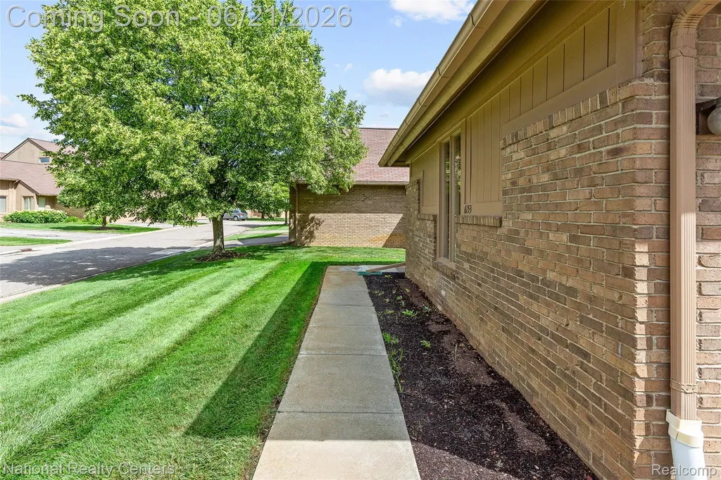 6153 Westbrooke Drive West Bloomfield Charter Township MI 48322