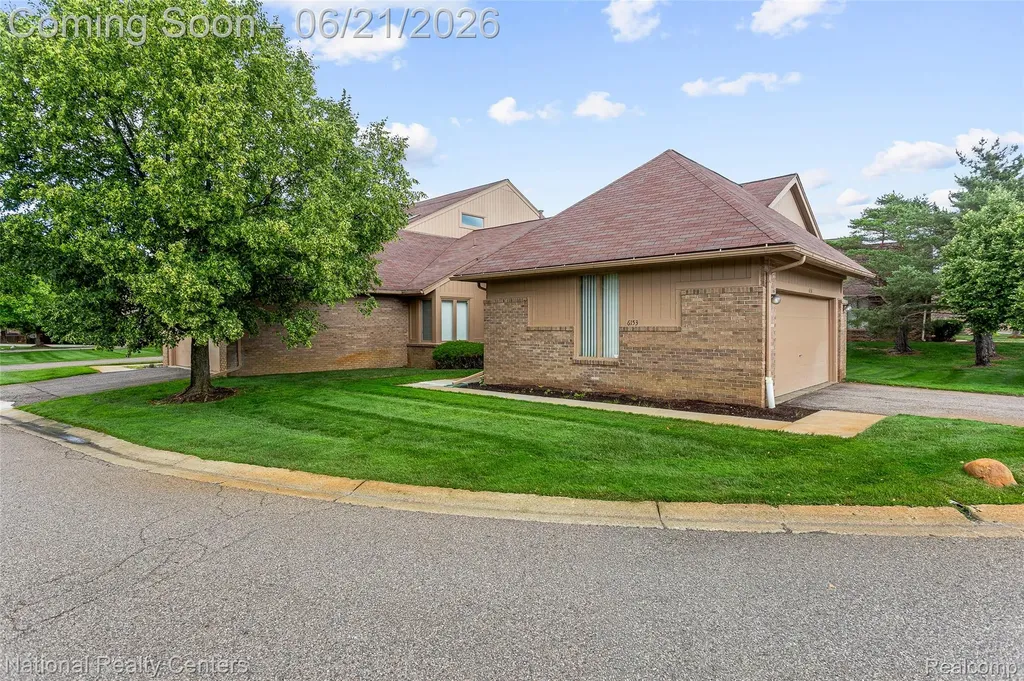 6153 Westbrooke Drive West Bloomfield Charter Township MI 48322
