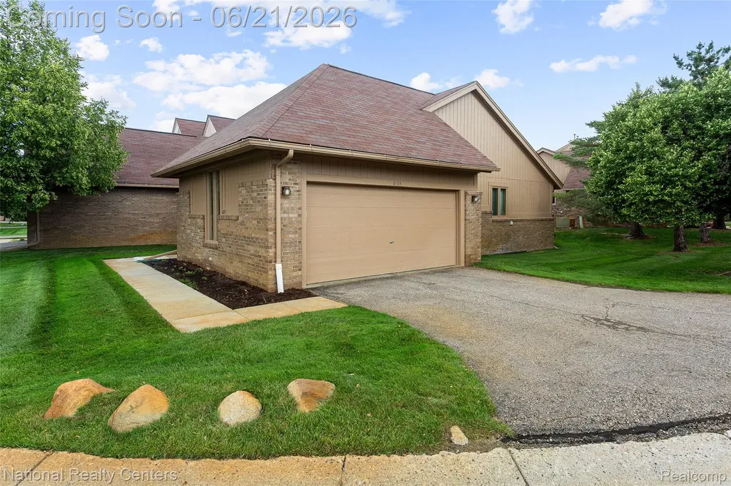 6153 Westbrooke Drive West Bloomfield Charter Township MI 48322