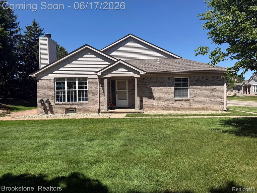 41021 Glenleven Court Clinton Charter Township MI 48038