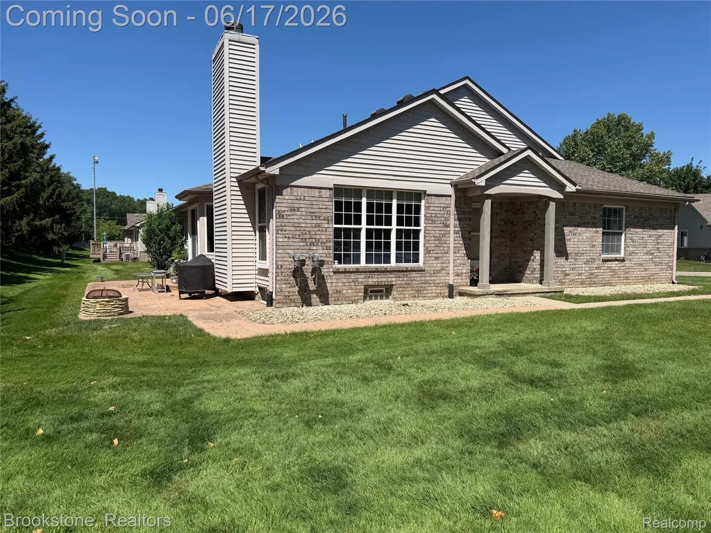 41021 Glenleven Court Clinton Charter Township MI 48038