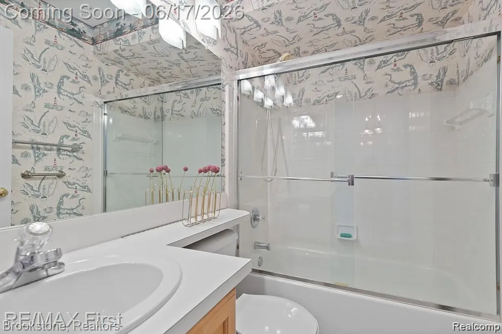 41021 Glenleven Court Clinton Charter Township MI 48038