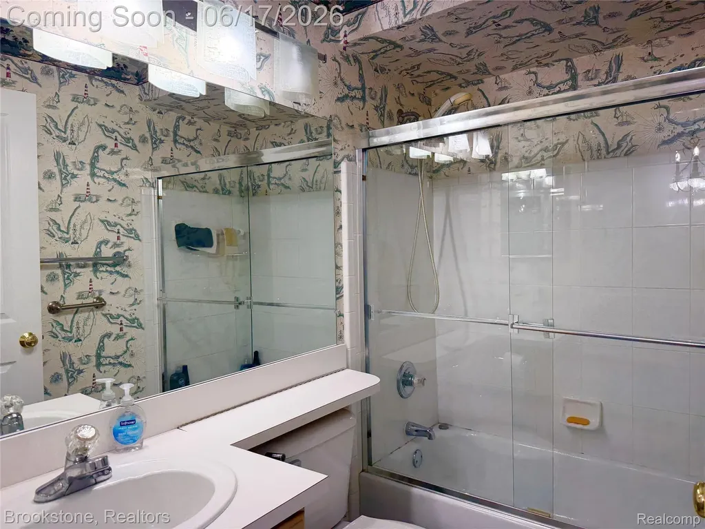 41021 Glenleven Court Clinton Charter Township MI 48038