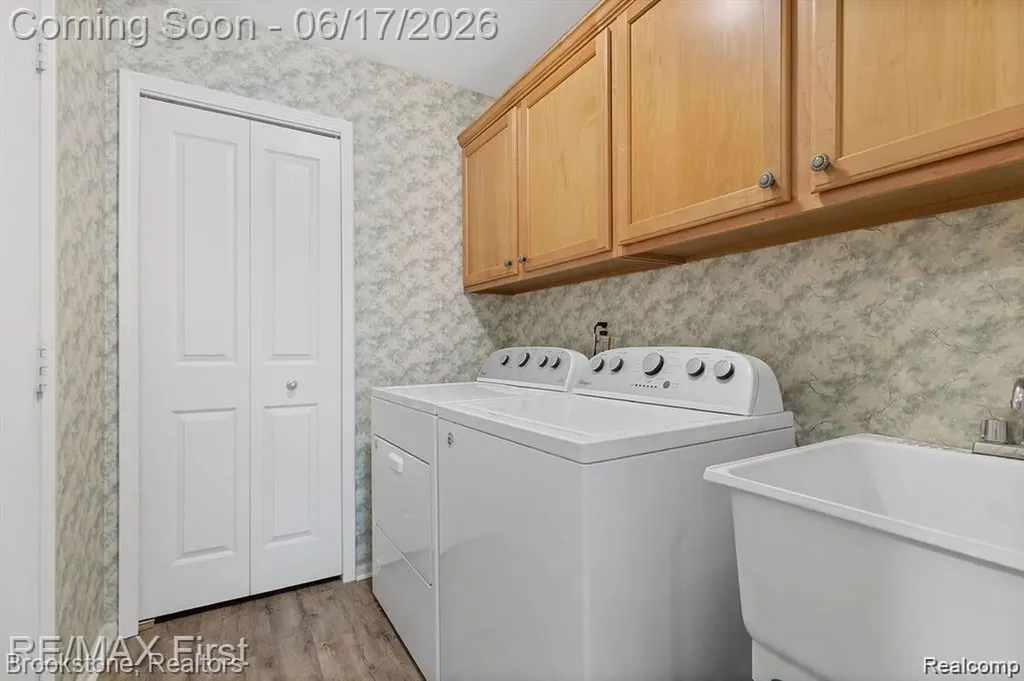 41021 Glenleven Court Clinton Charter Township MI 48038