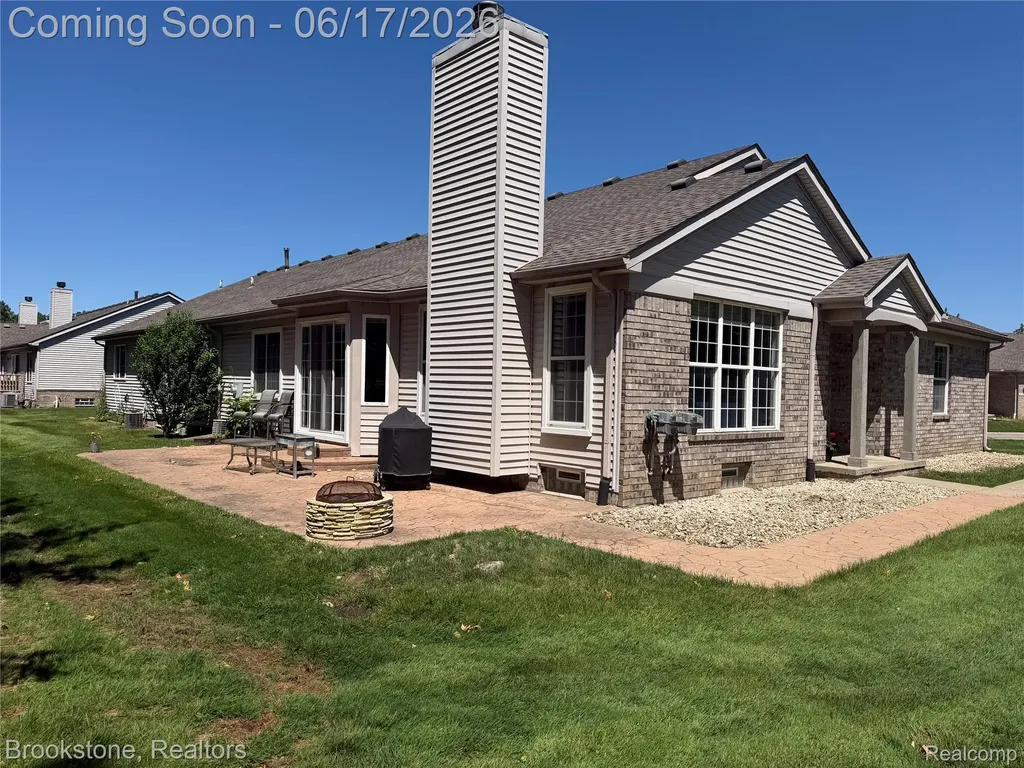 41021 Glenleven Court Clinton Charter Township MI 48038