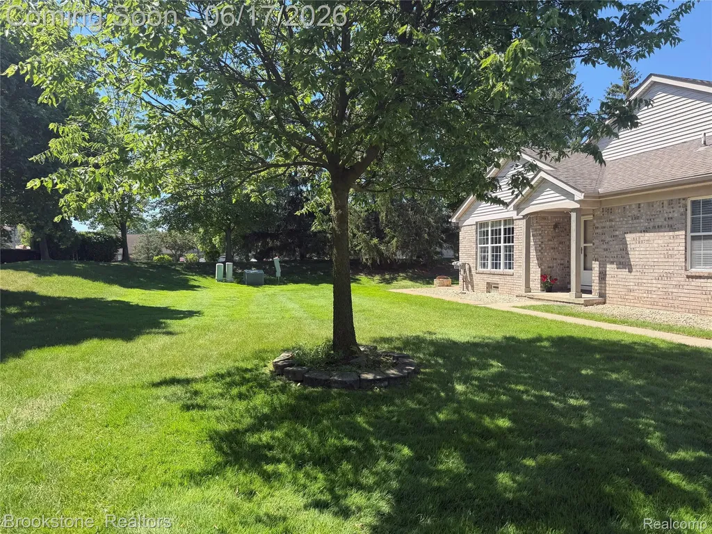 41021 Glenleven Court Clinton Charter Township MI 48038