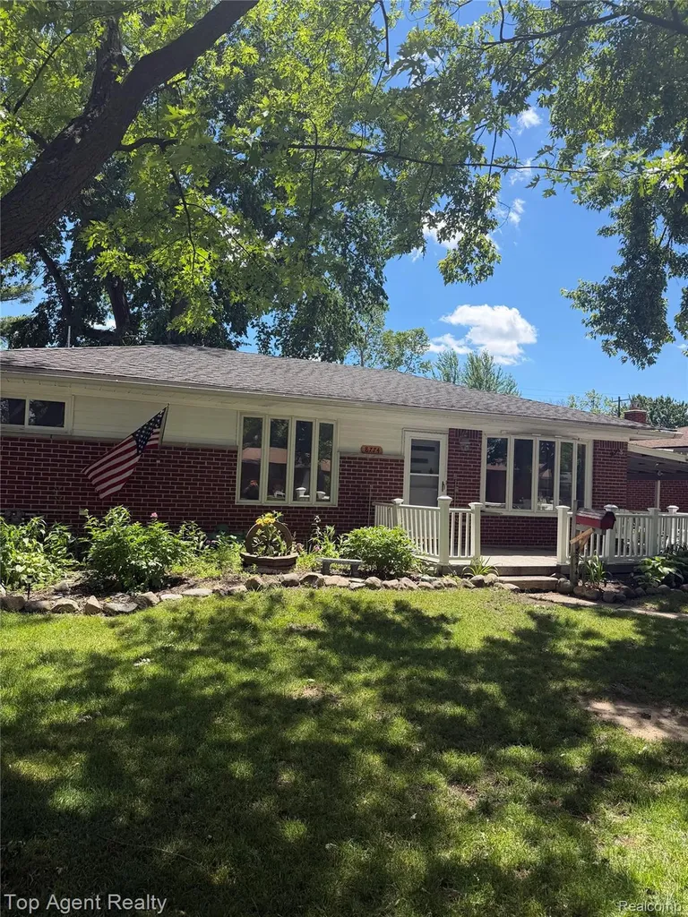 8774 Shannon Drive Sterling Heights City MI 48314