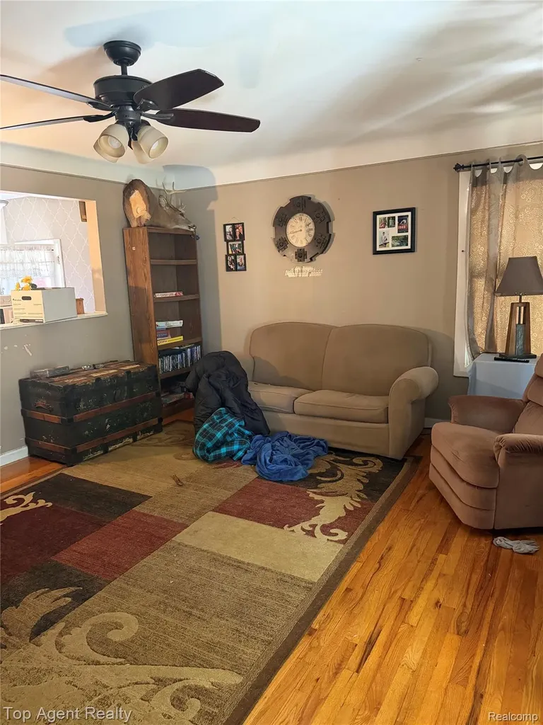 8774 Shannon Drive Sterling Heights City MI 48314