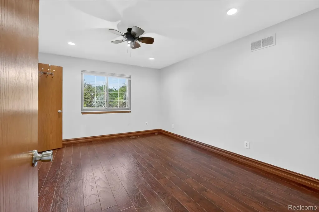 43325 Nebel Trail Clinton Charter Township MI 48038