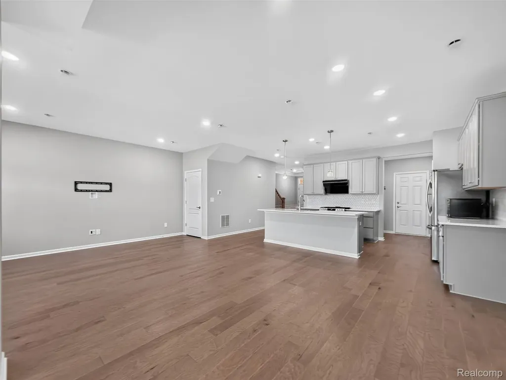 1673 Addison Circle Commerce Charter Township MI 48390