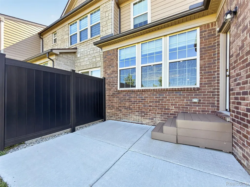 1673 Addison Circle Commerce Charter Township MI 48390