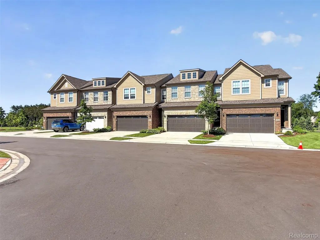 1673 Addison Circle Commerce Charter Township MI 48390
