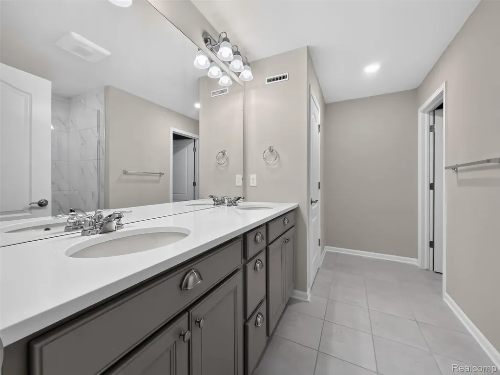 1673 Addison Circle Commerce Charter Township MI 48390