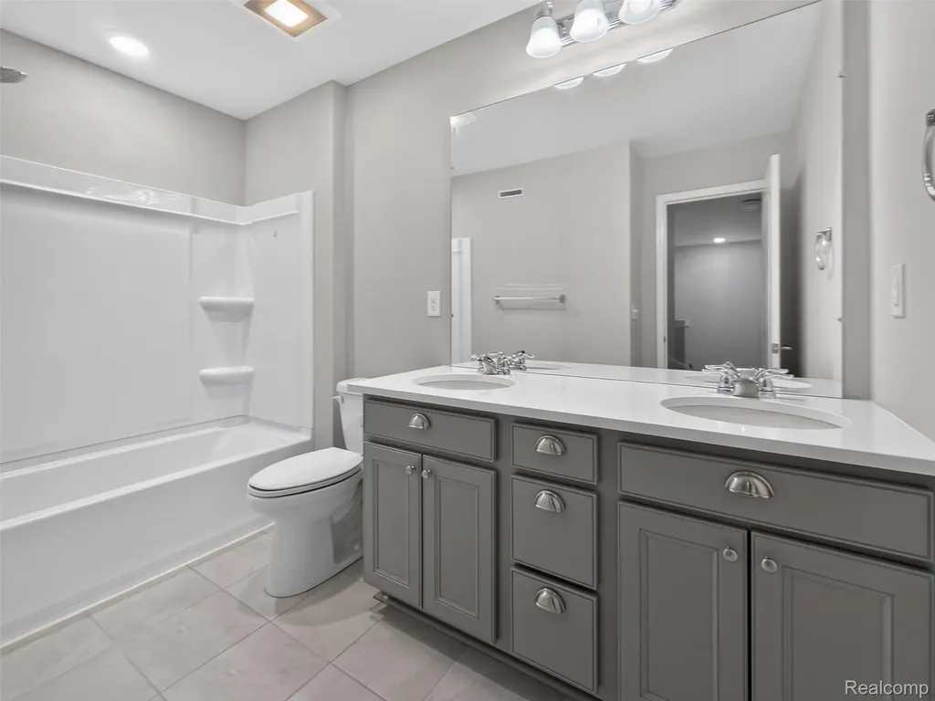1673 Addison Circle Commerce Charter Township MI 48390