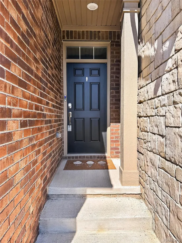 1673 Addison Circle Commerce Charter Township MI 48390