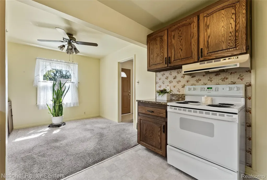 2409 N Wilson Avenue Royal Oak City MI 48073