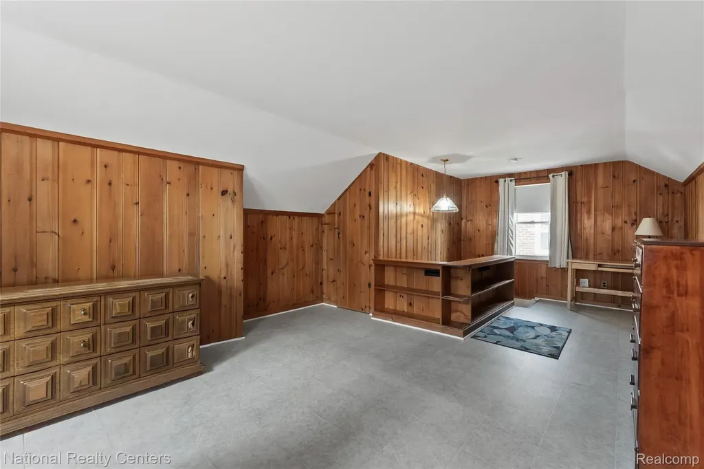 2409 N Wilson Avenue Royal Oak City MI 48073