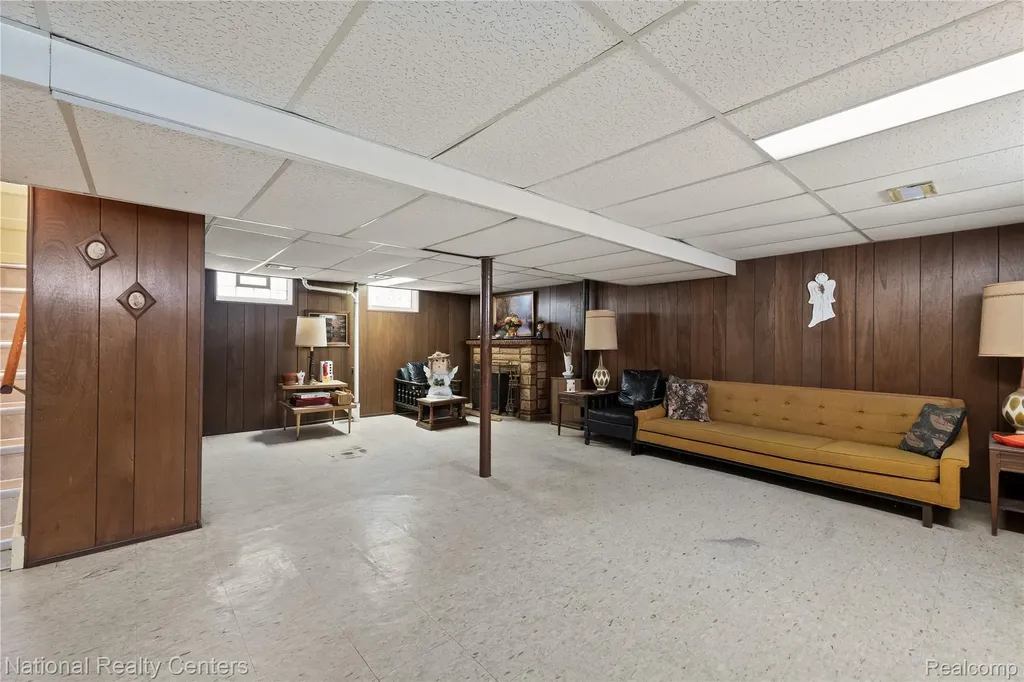 2409 N Wilson Avenue Royal Oak City MI 48073