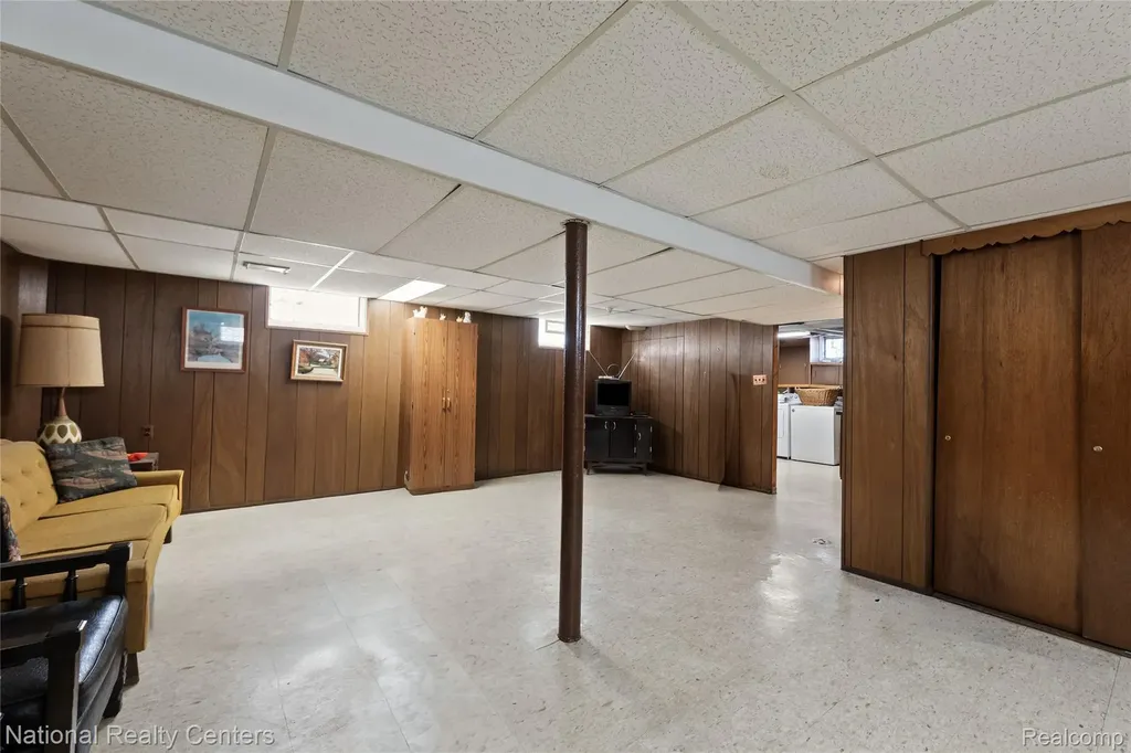 2409 N Wilson Avenue Royal Oak City MI 48073