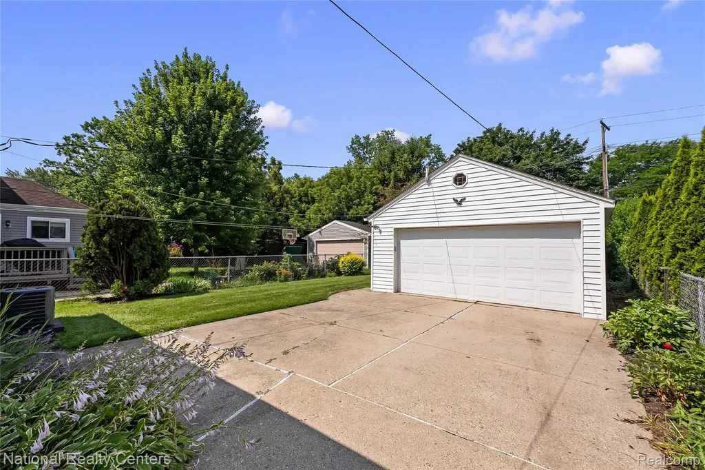 2409 N Wilson Avenue Royal Oak City MI 48073