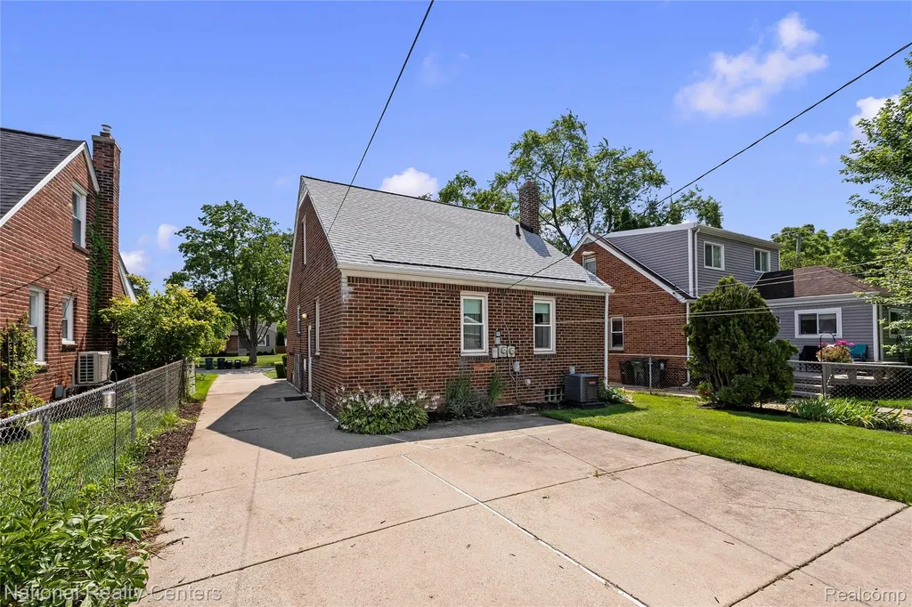 2409 N Wilson Avenue Royal Oak City MI 48073