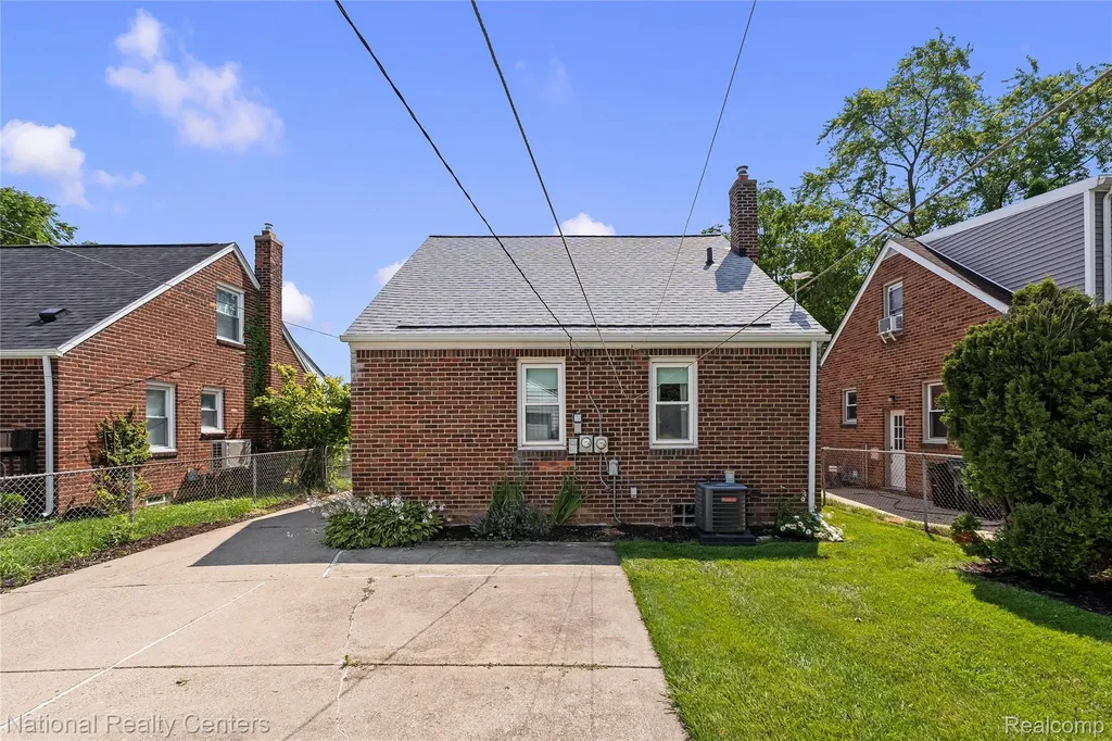 2409 N Wilson Avenue Royal Oak City MI 48073