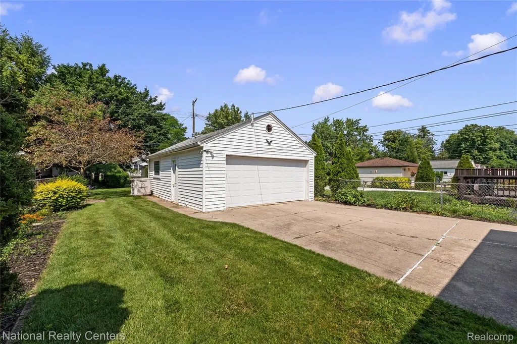 2409 N Wilson Avenue Royal Oak City MI 48073