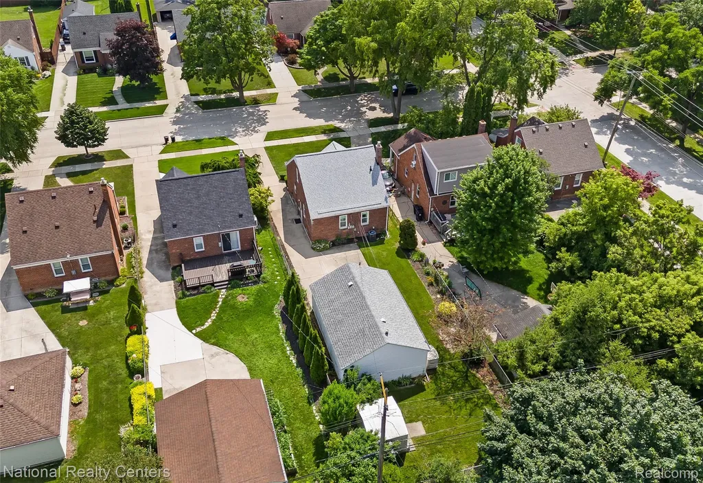 2409 N Wilson Avenue Royal Oak City MI 48073