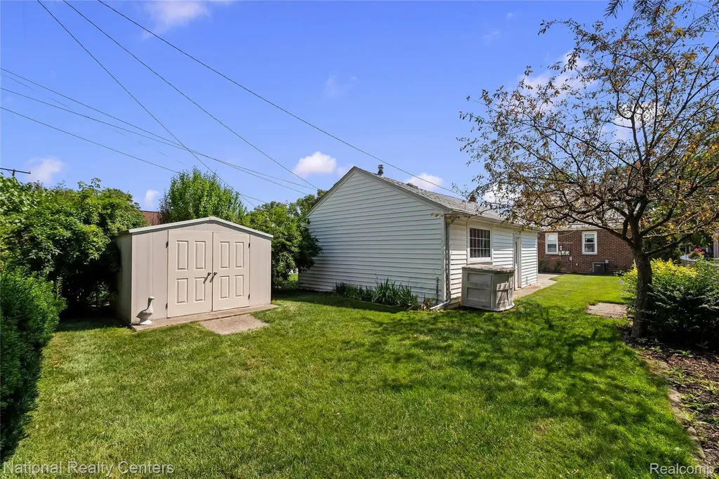2409 N Wilson Avenue Royal Oak City MI 48073