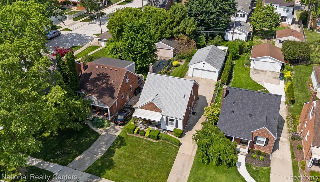 2409 N Wilson Avenue Royal Oak City MI 48073