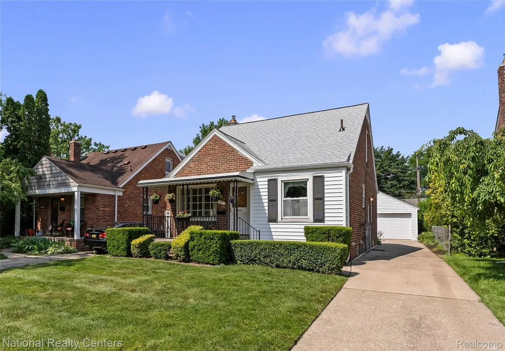2409 N Wilson Avenue Royal Oak City MI 48073