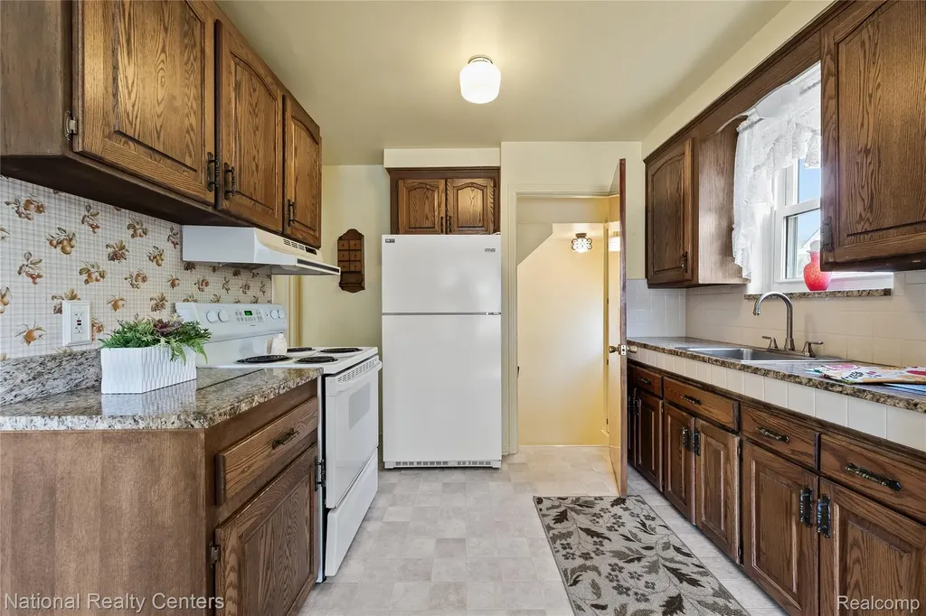 2409 N Wilson Avenue Royal Oak City MI 48073