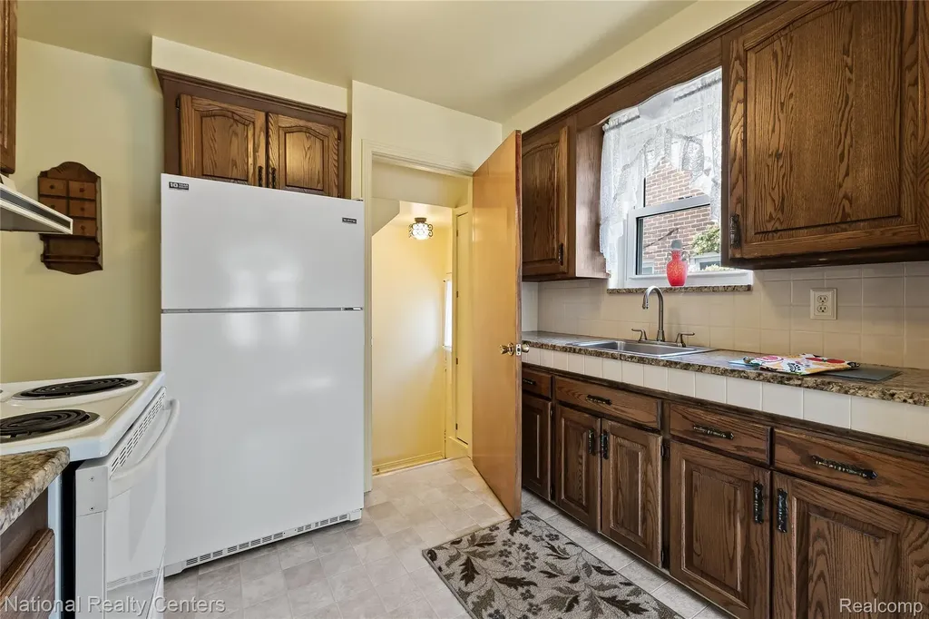 2409 N Wilson Avenue Royal Oak City MI 48073