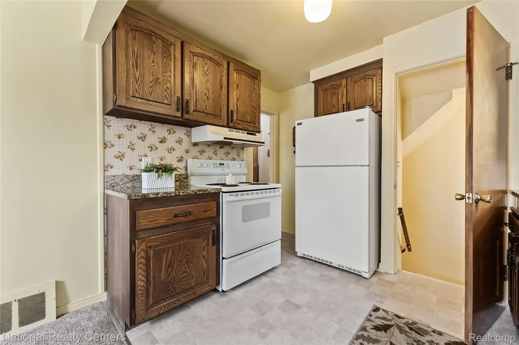 2409 N Wilson Avenue Royal Oak City MI 48073