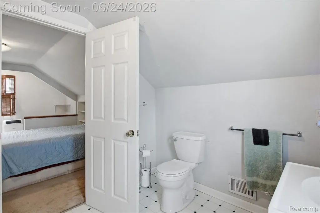 20644 Hollywood Street Harper Woods City MI 48225
